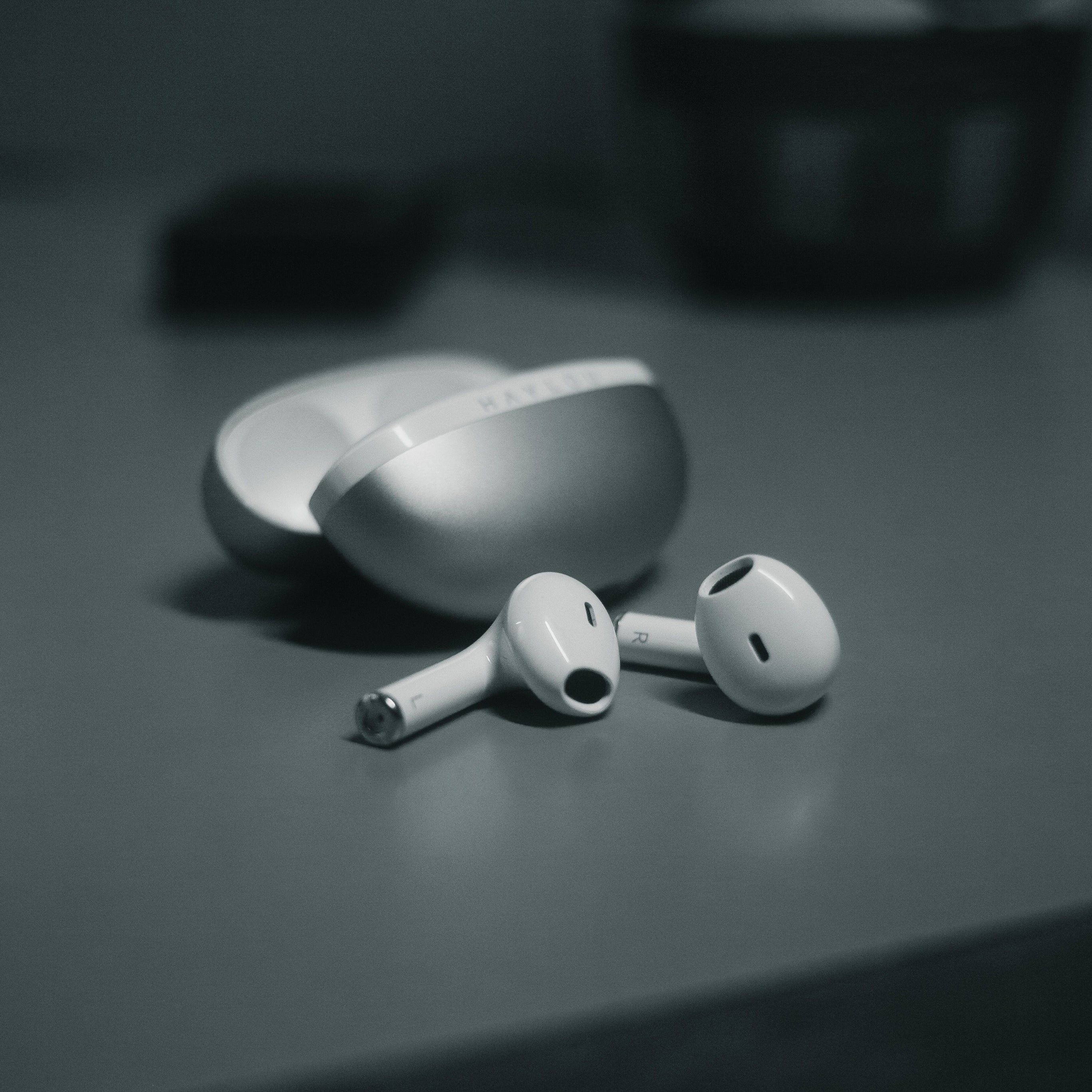 Headphones & Earbuds