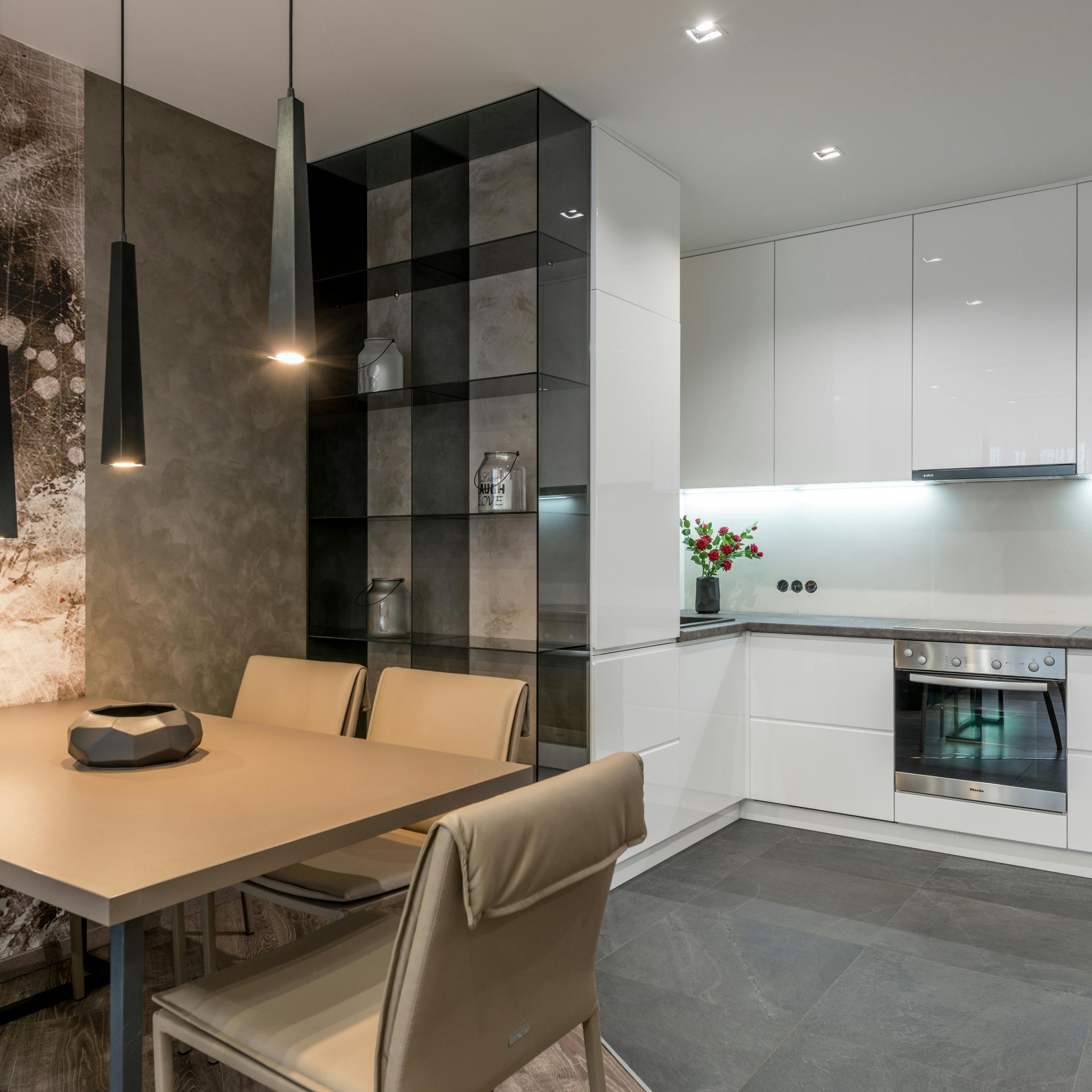 Kitchen & Dining